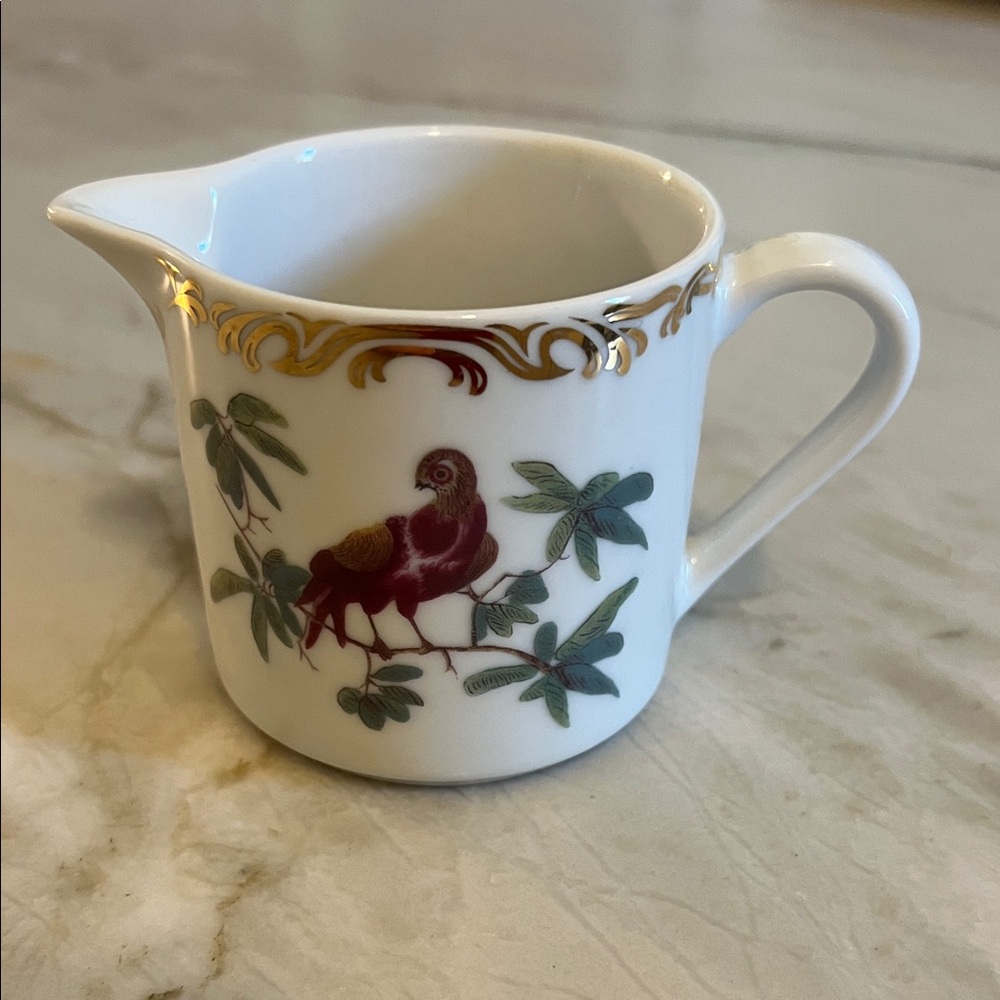 Rutherford’s Birds Creamer-
Elegant White & Gold Porcelain Creamer w Bird Design